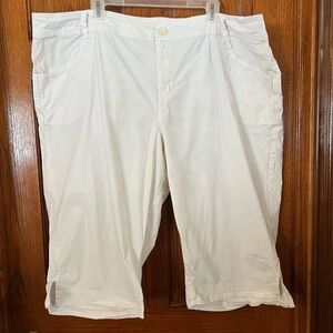 Lane Bryant 26 White Capris